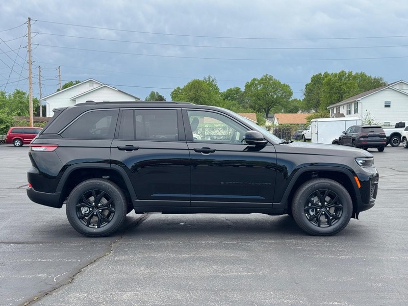 Jeep Grand Cherokee Vehicle Full-screen Gallery Image 2