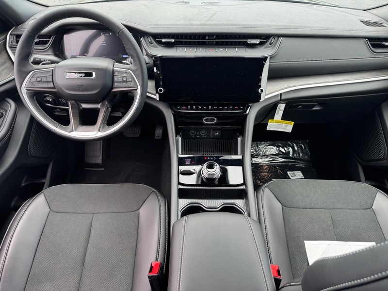 Jeep Grand Cherokee Vehicle Full-screen Gallery Image 6