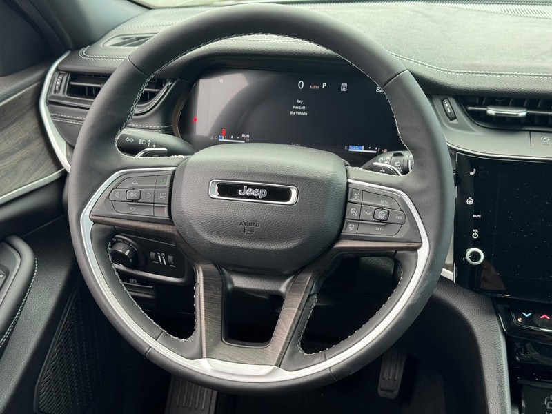 Jeep Grand Cherokee Vehicle Full-screen Gallery Image 7