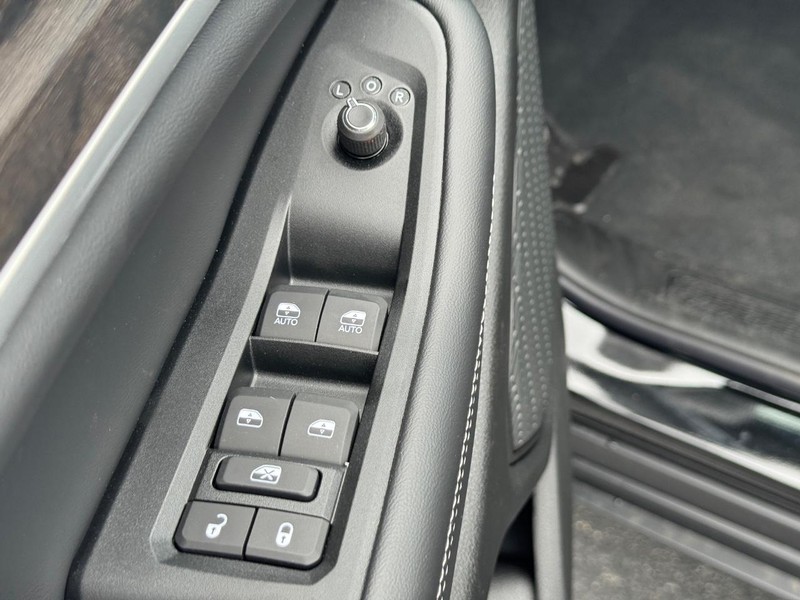 Jeep Grand Cherokee Vehicle Full-screen Gallery Image 9