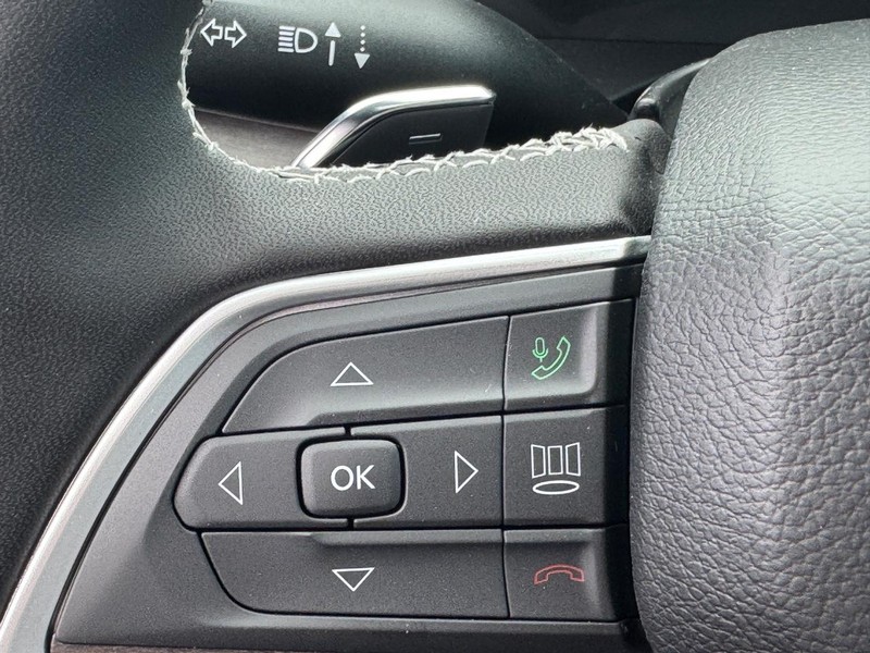 Jeep Grand Cherokee Vehicle Full-screen Gallery Image 11