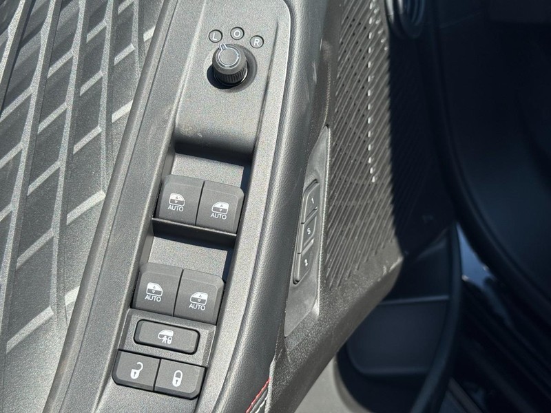Dodge Charger Vehicle Full-screen Gallery Image 11