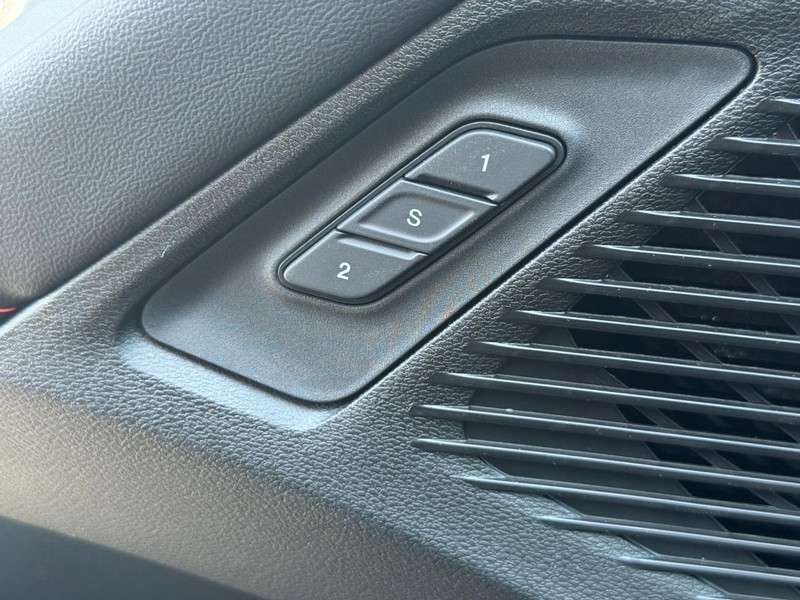 Dodge Charger Vehicle Full-screen Gallery Image 12