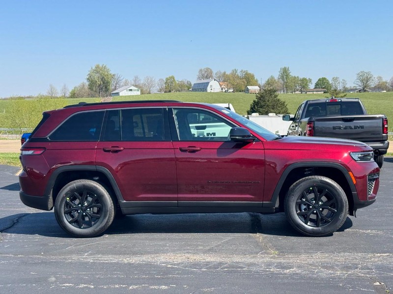 Jeep Grand Cherokee Vehicle Full-screen Gallery Image 2