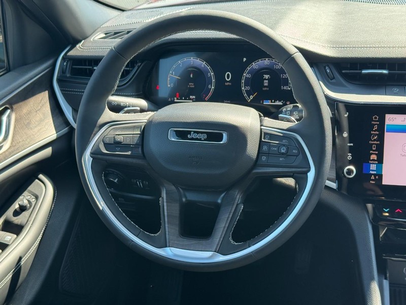 Jeep Grand Cherokee Vehicle Full-screen Gallery Image 6