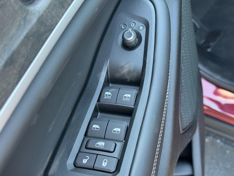 Jeep Grand Cherokee Vehicle Full-screen Gallery Image 8