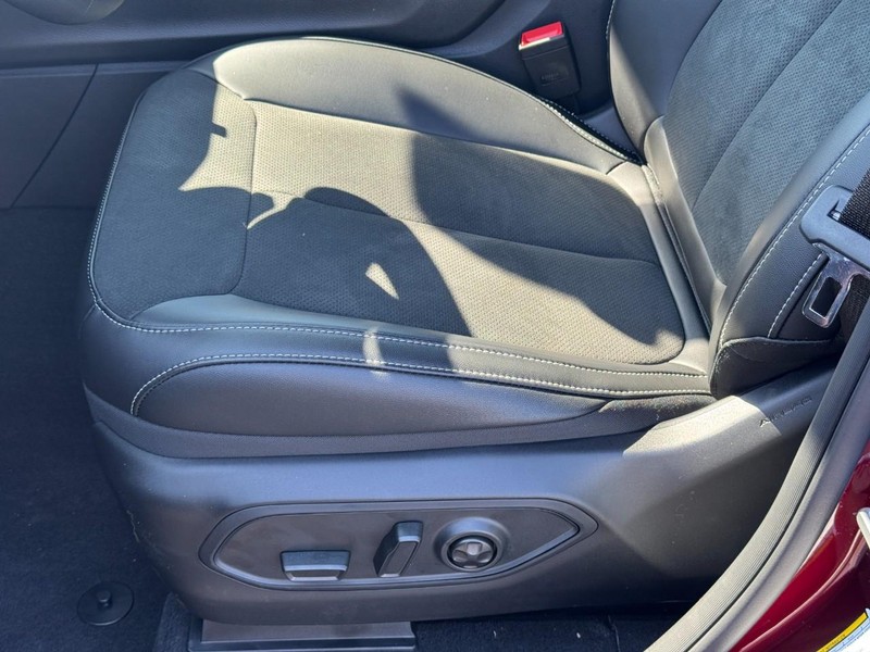 Jeep Grand Cherokee Vehicle Full-screen Gallery Image 9