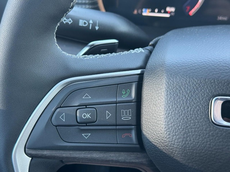 Jeep Grand Cherokee Vehicle Full-screen Gallery Image 10