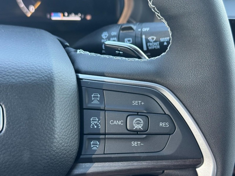 Jeep Grand Cherokee Vehicle Full-screen Gallery Image 11