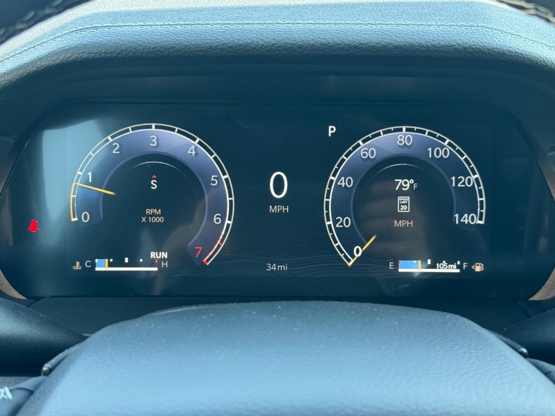 Jeep Grand Cherokee Vehicle Full-screen Gallery Image 12