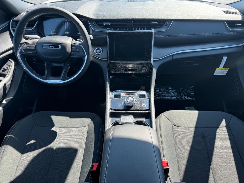 Jeep Grand Cherokee Vehicle Full-screen Gallery Image 7