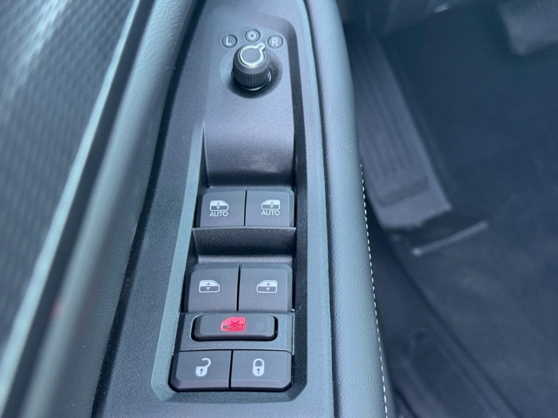 Jeep Grand Cherokee Vehicle Full-screen Gallery Image 11