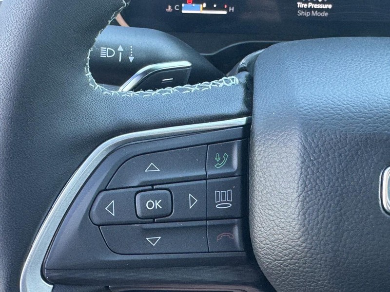 Jeep Grand Cherokee Vehicle Full-screen Gallery Image 13