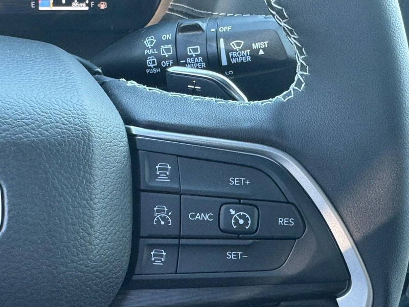Jeep Grand Cherokee Vehicle Full-screen Gallery Image 14