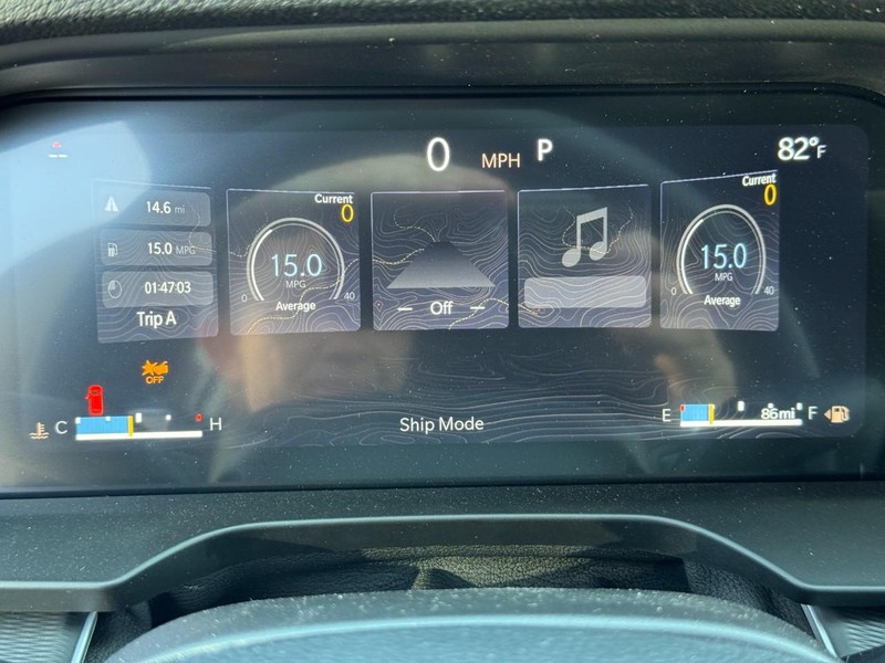 Jeep Grand Cherokee Vehicle Full-screen Gallery Image 15