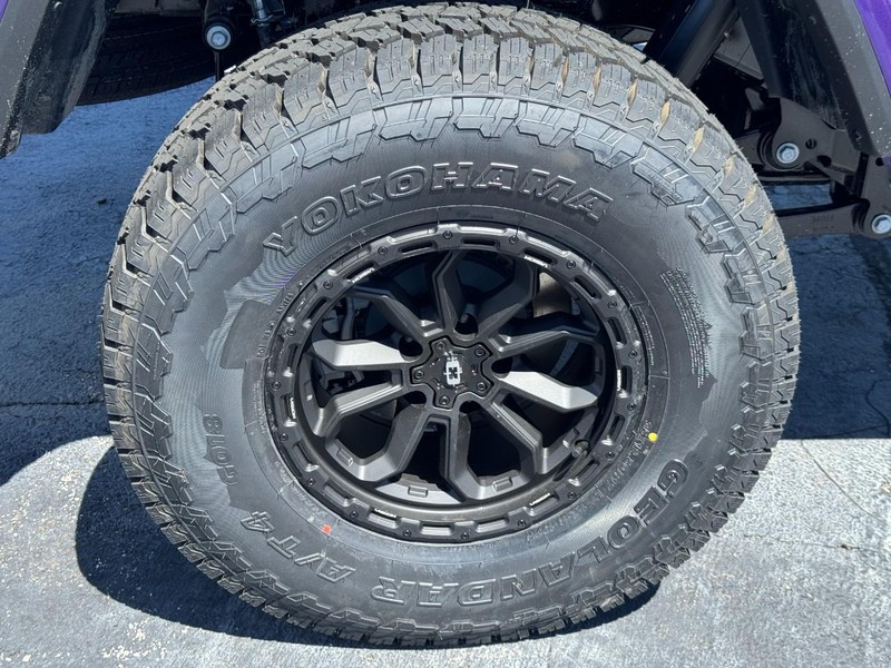 Jeep Gladiator Vehicle Full-screen Gallery Image 4