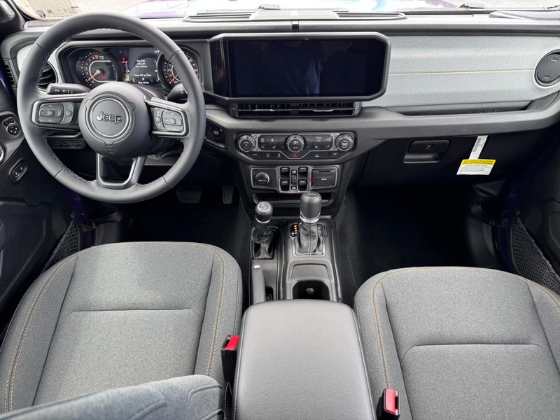 Jeep Gladiator Vehicle Full-screen Gallery Image 6