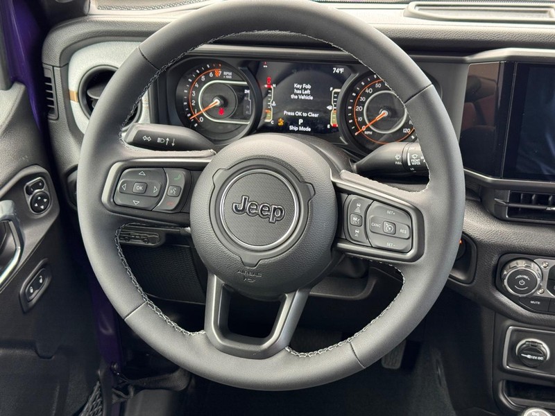 Jeep Gladiator Vehicle Full-screen Gallery Image 7