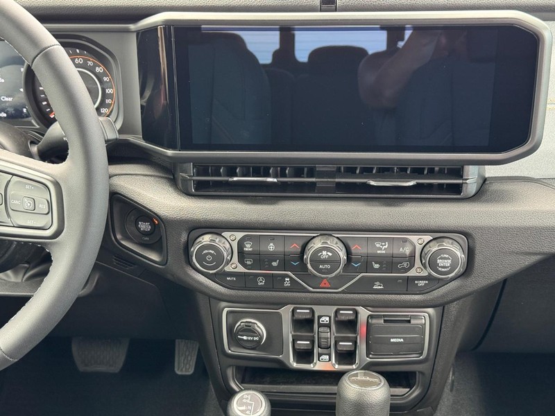 Jeep Gladiator Vehicle Full-screen Gallery Image 8