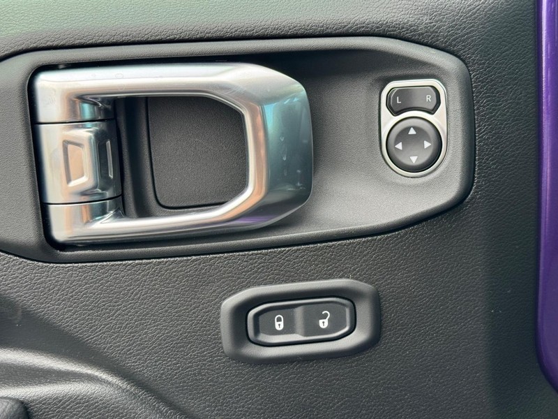 Jeep Gladiator Vehicle Full-screen Gallery Image 10