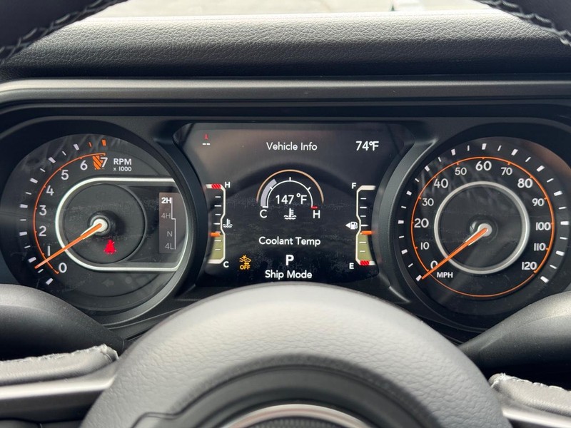 Jeep Gladiator Vehicle Full-screen Gallery Image 14