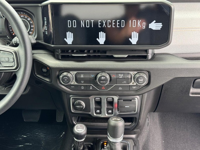 Jeep Wrangler Vehicle Full-screen Gallery Image 8