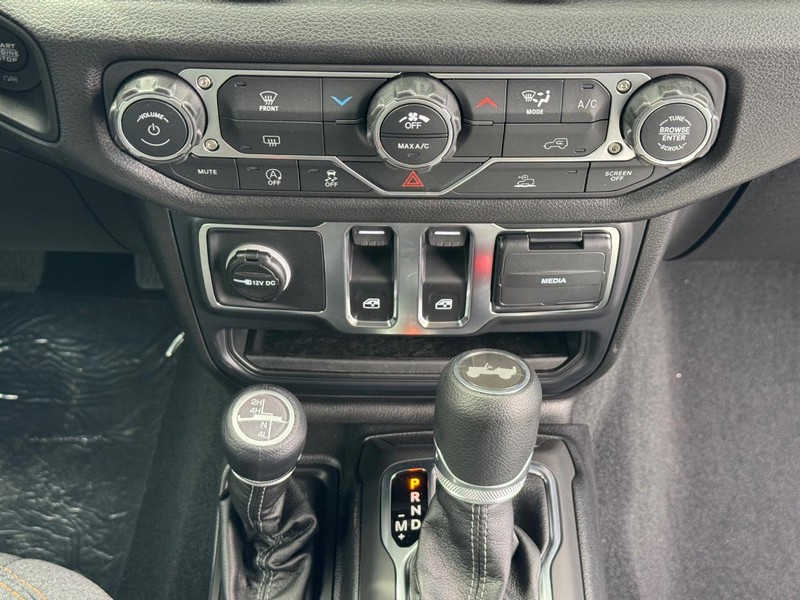 Jeep Wrangler Vehicle Full-screen Gallery Image 9