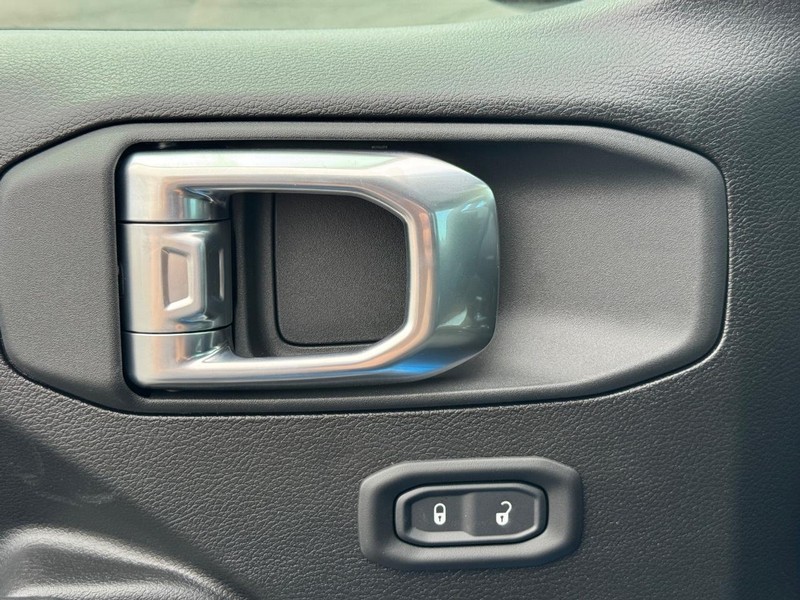 Jeep Wrangler Vehicle Full-screen Gallery Image 10