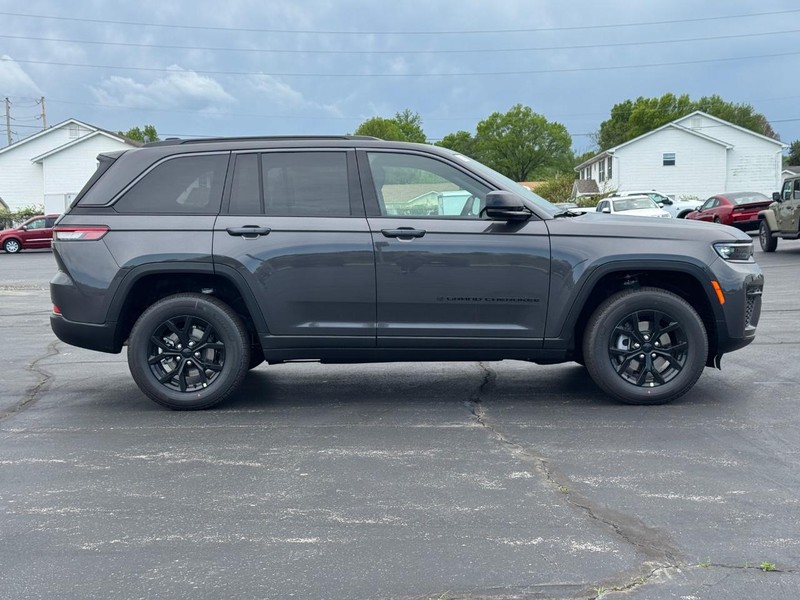 Jeep Grand Cherokee Vehicle Full-screen Gallery Image 2