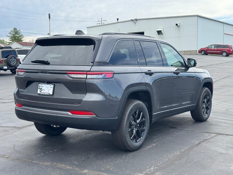 Jeep Grand Cherokee Vehicle Full-screen Gallery Image 3