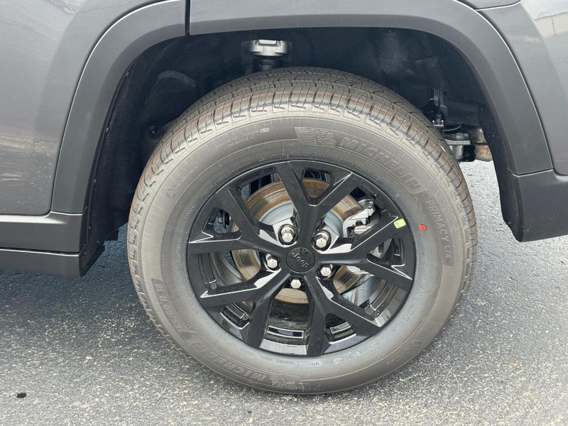 Jeep Grand Cherokee Vehicle Full-screen Gallery Image 4