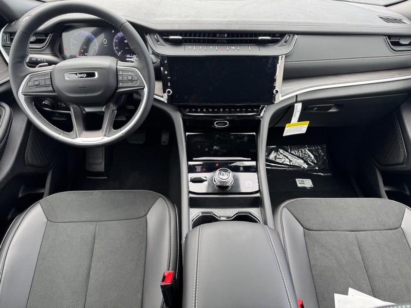 Jeep Grand Cherokee Vehicle Full-screen Gallery Image 6