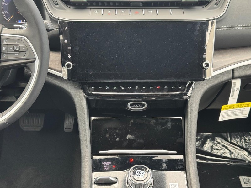 Jeep Grand Cherokee Vehicle Full-screen Gallery Image 8