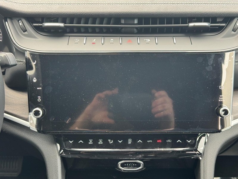 Jeep Grand Cherokee Vehicle Full-screen Gallery Image 9