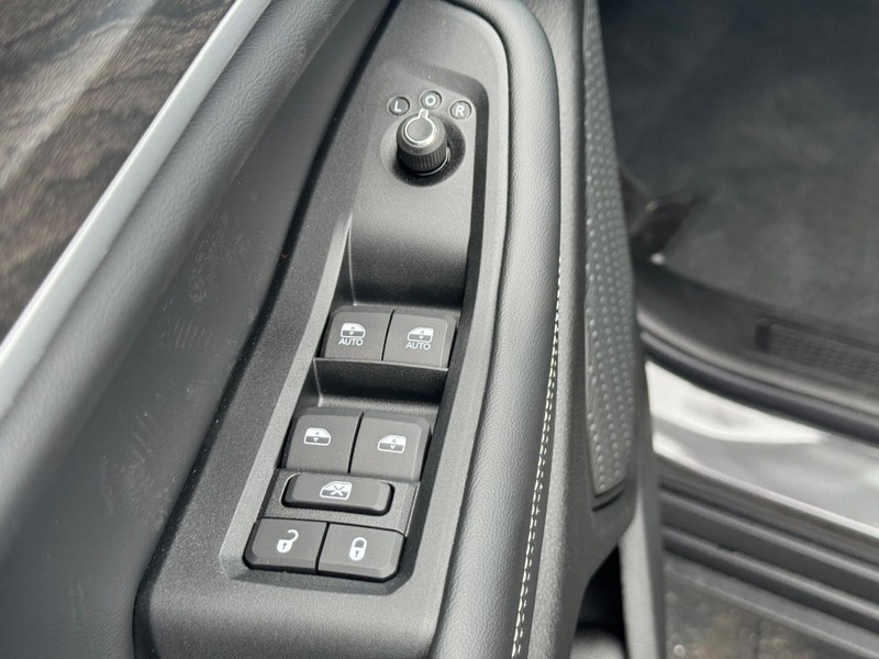 Jeep Grand Cherokee Vehicle Full-screen Gallery Image 10