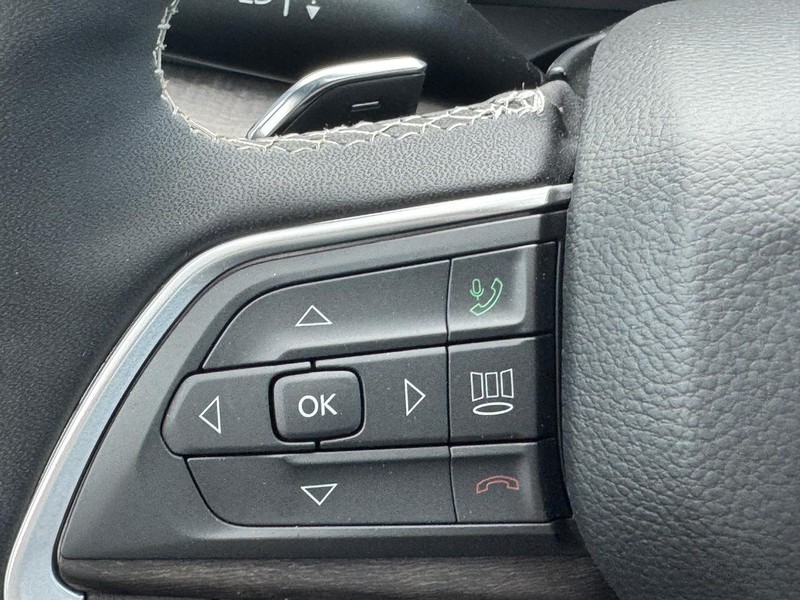 Jeep Grand Cherokee Vehicle Full-screen Gallery Image 12