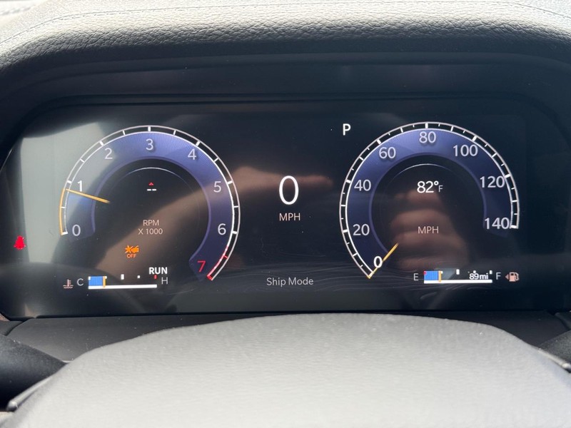 Jeep Grand Cherokee Vehicle Full-screen Gallery Image 14