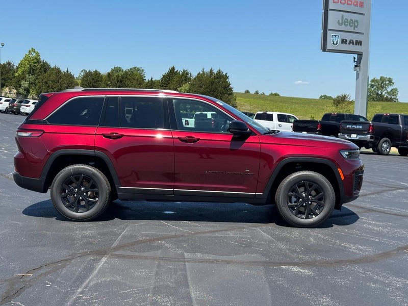 Jeep Grand Cherokee Vehicle Full-screen Gallery Image 2