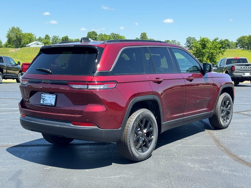 Jeep Grand Cherokee Vehicle Full-screen Gallery Image 3