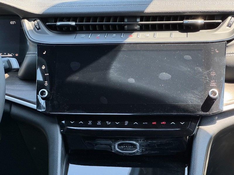 Jeep Grand Cherokee Vehicle Full-screen Gallery Image 8