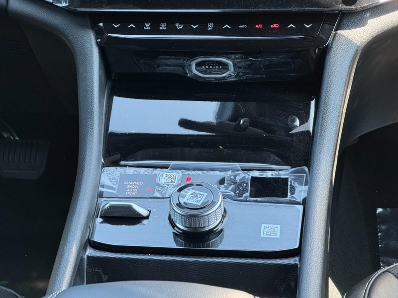 Jeep Grand Cherokee Vehicle Full-screen Gallery Image 9