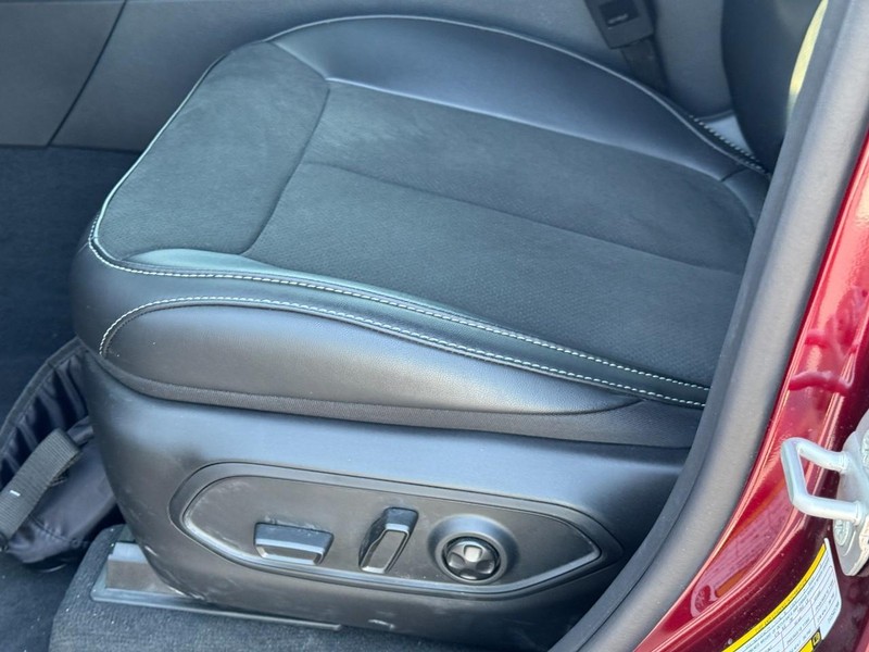 Jeep Grand Cherokee Vehicle Full-screen Gallery Image 10