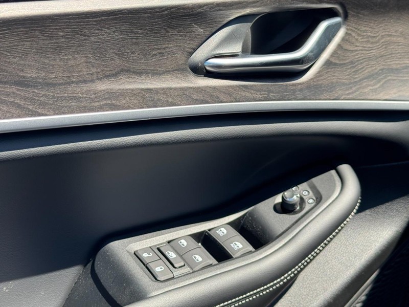 Jeep Grand Cherokee Vehicle Full-screen Gallery Image 11