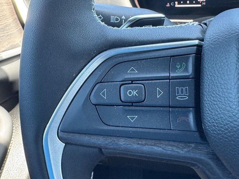 Jeep Grand Cherokee Vehicle Full-screen Gallery Image 13