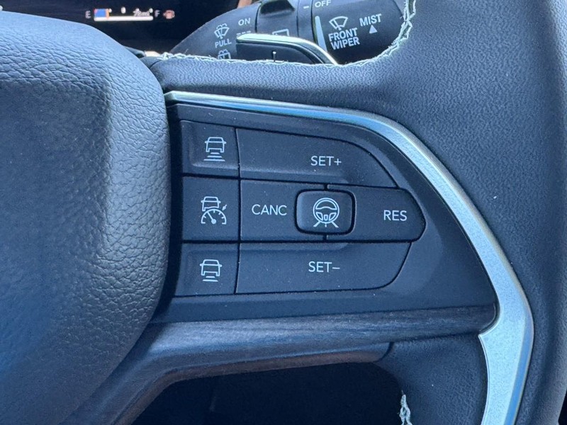 Jeep Grand Cherokee Vehicle Full-screen Gallery Image 14