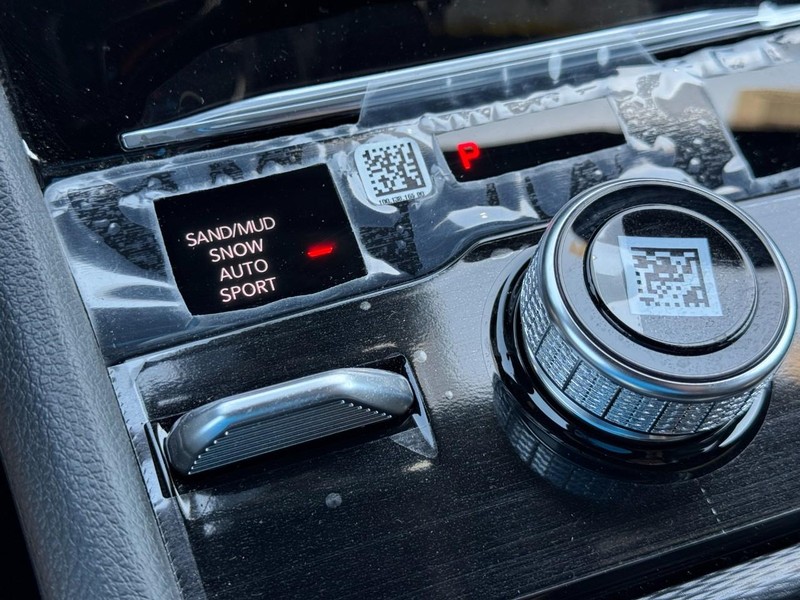 Jeep Grand Cherokee Vehicle Full-screen Gallery Image 15