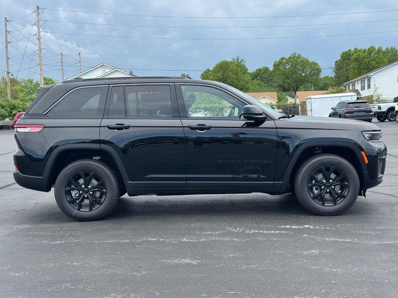 Jeep Grand Cherokee Vehicle Full-screen Gallery Image 2