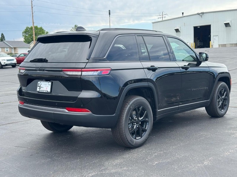Jeep Grand Cherokee Vehicle Full-screen Gallery Image 3