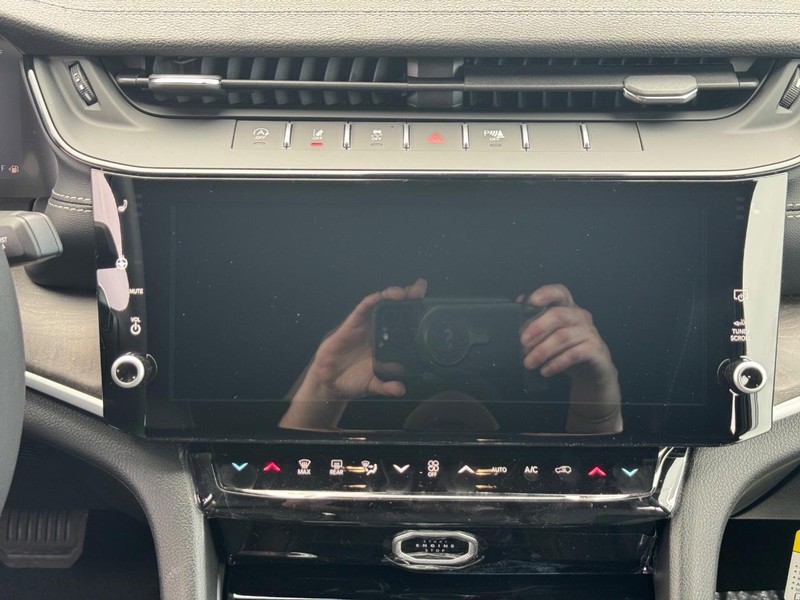 Jeep Grand Cherokee Vehicle Full-screen Gallery Image 8