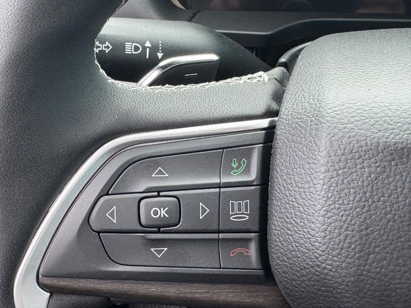 Jeep Grand Cherokee Vehicle Full-screen Gallery Image 11